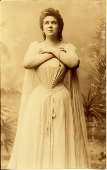 LITVINNE Felia (Jeanne Vasil'yevna Schötz) - Russian of German-Canadian origin